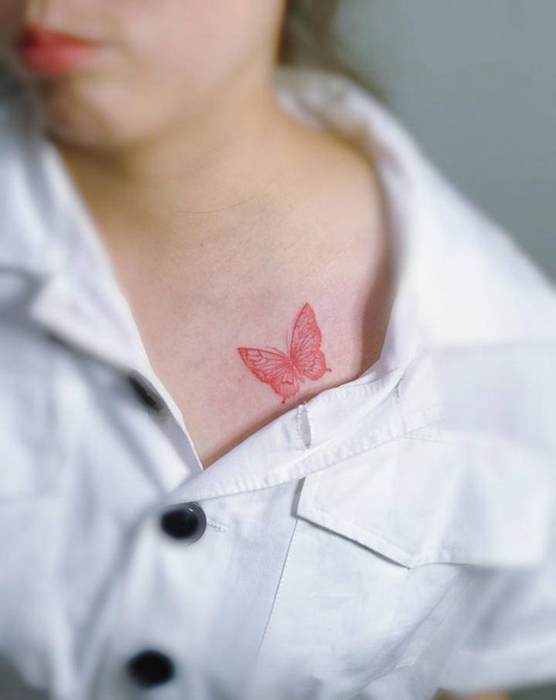 蝴蝶纹身图片_胸部纹身图案