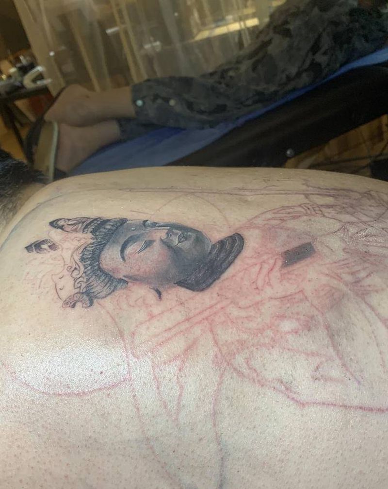 文殊纹身图片_背部欧美写实佛像文殊纹身图案