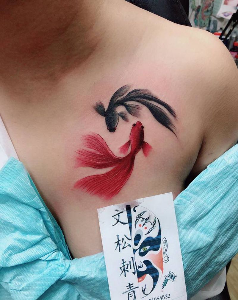 锁骨纹身图片_胸部纹身图案