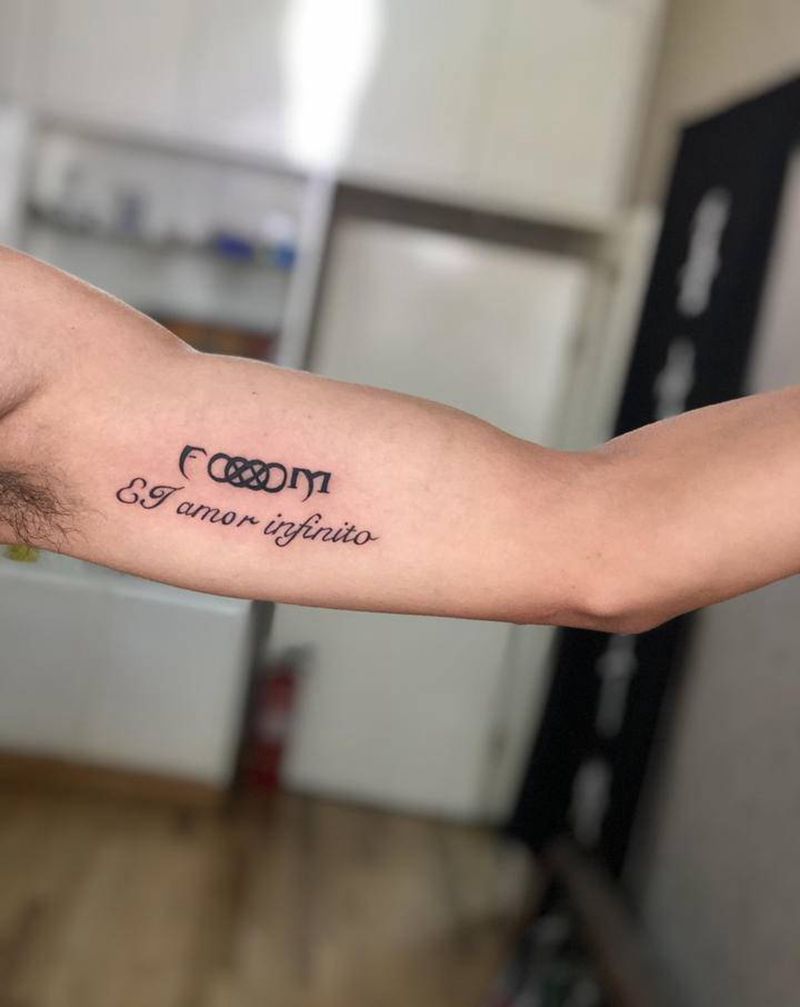 莫比乌斯带纹身图片_手臂几何莫比乌斯带纹身图案