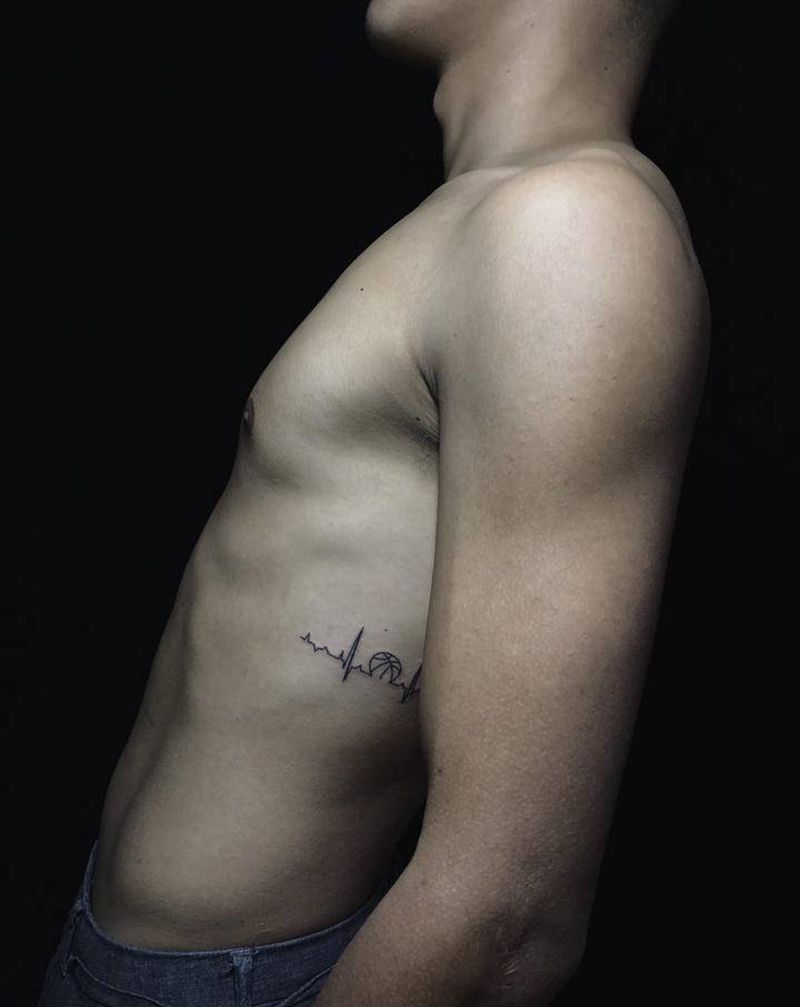 心电图纹身图片_腰部几何心电图纹身图案