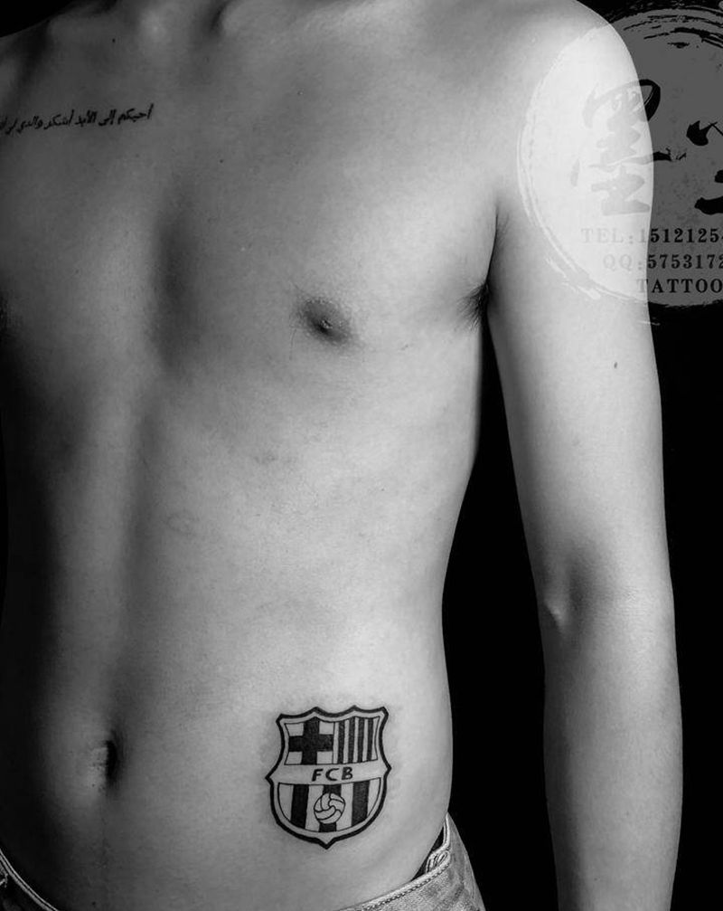 巴塞罗那纹身图片_腹部欧美写实梅西纹身图案