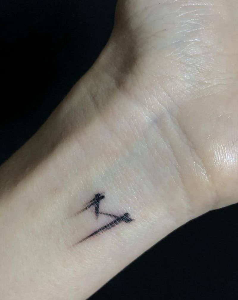 M纹身图片_手臂花体字纹身图案