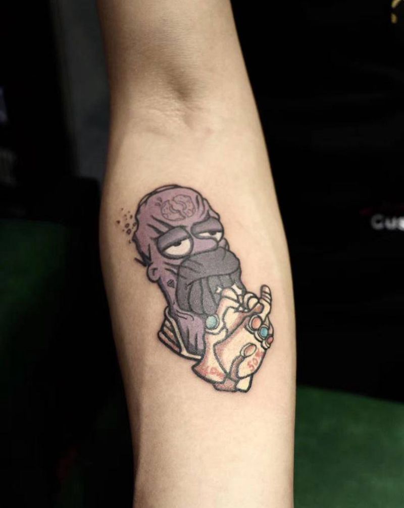 灭霸纹身图片_Old School卡通电影纹身图案