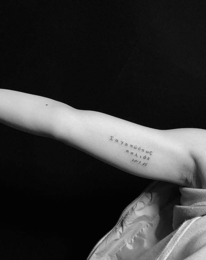 小清新字母纹身纹身图片_手臂花体字小清新纹身图案