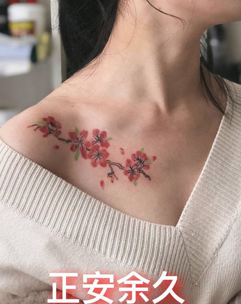 樱花纹身图片_胸部肩部纹身图案