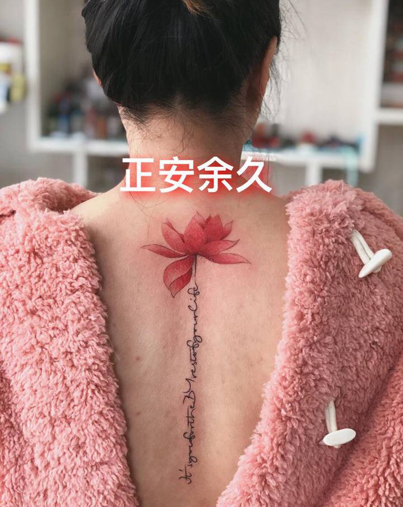 荷花纹身图片_背部纹身图案
