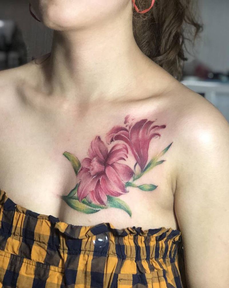 花纹身图片_胸部纹身图案