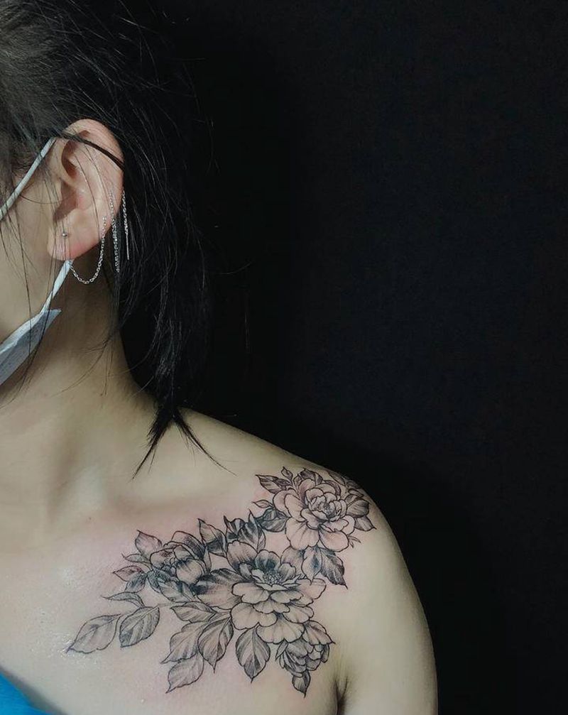 素花  遮盖作品纹身图片_胸部点刺素花纹身图案