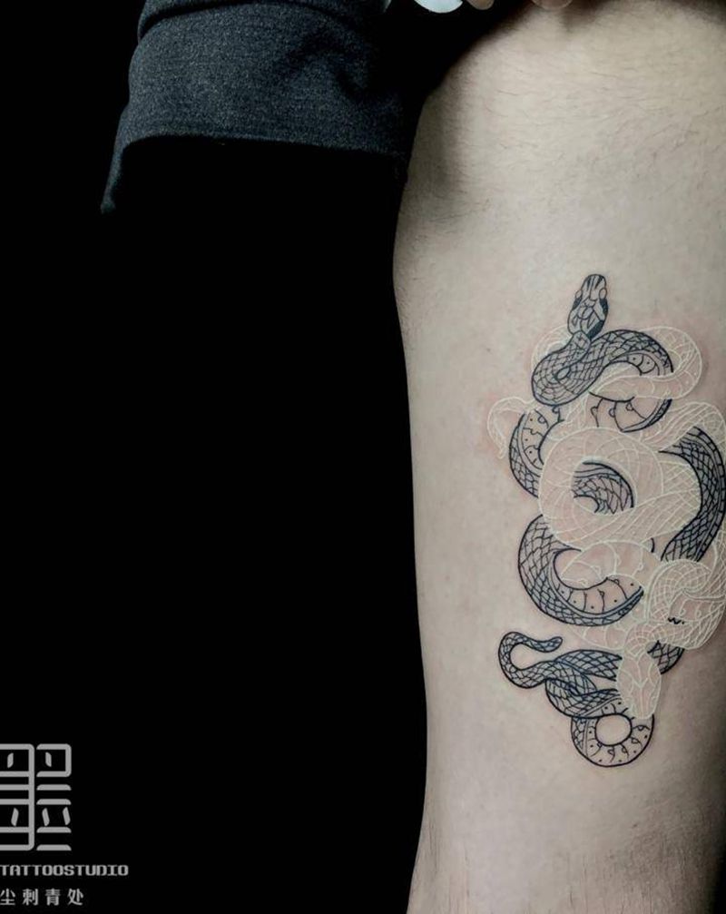 蛇纹身图片_腿部几何蛇纹身图案