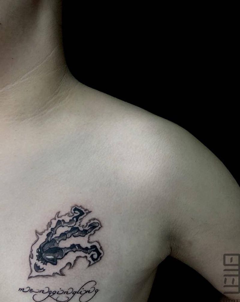 锤石纹身图片_胸部英雄联盟纹身图案