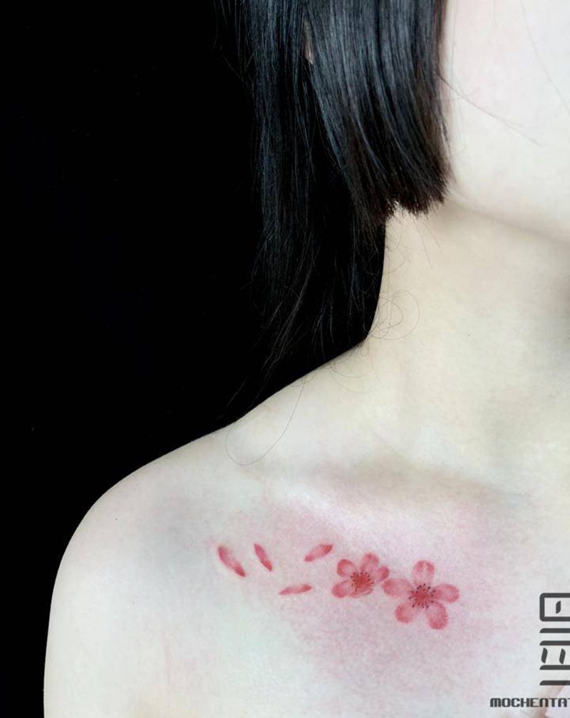 樱落纹身图片_胸部水墨纹身图案