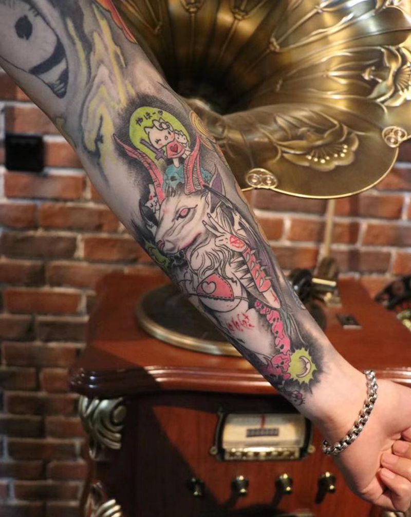 pink又暗黑纹身图片_手臂水彩New School朋克可爱古怪纹身图案