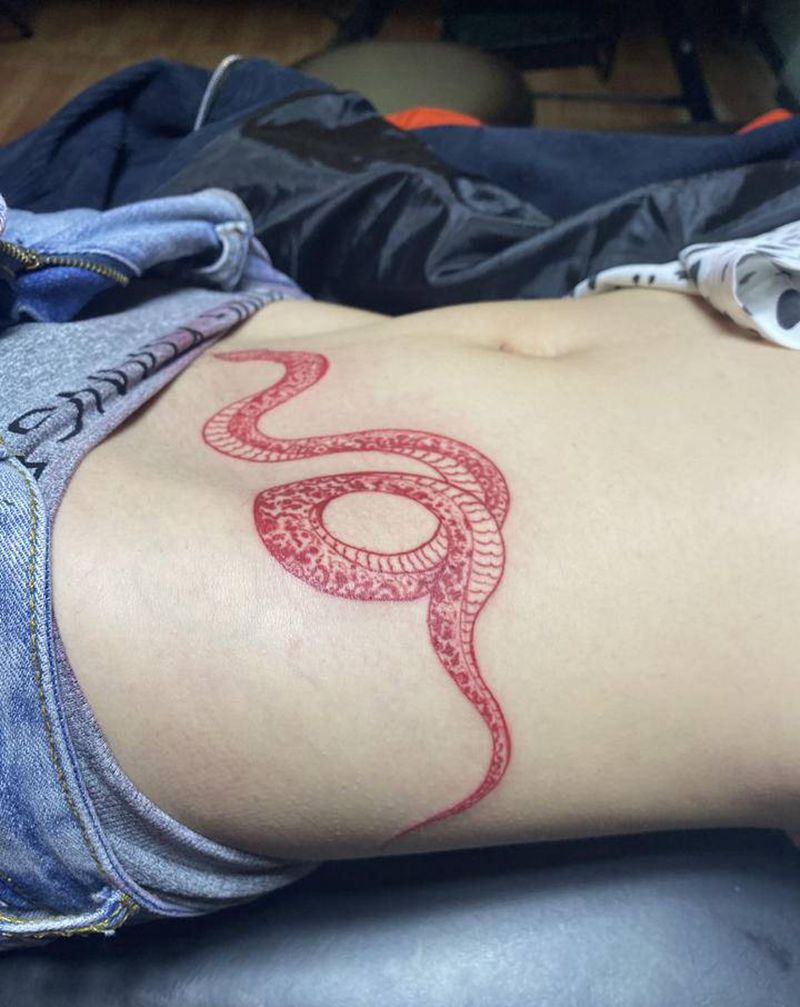 蛇纹身图片_腹部点刺蛇纹身图案