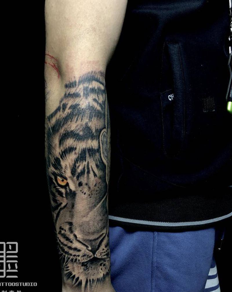 写实老虎纹身图片_手臂欧美写实老虎纹身图案