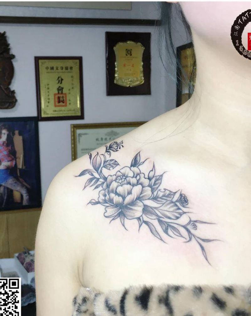 肩部 素花纹身图片_肩部素花纹身图案