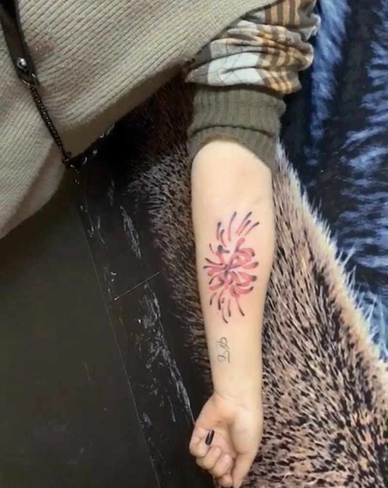 彼岸花纹身图片_手臂纹身图案