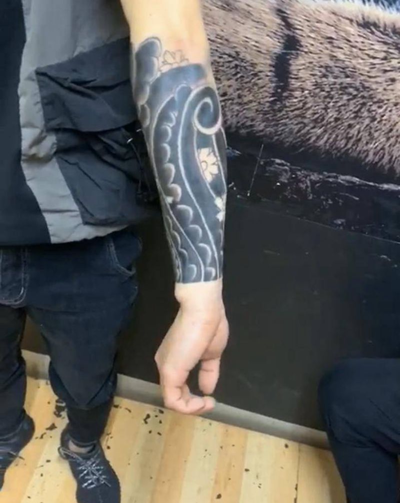 樱花臂纹身图片_手臂老传统纹身图案