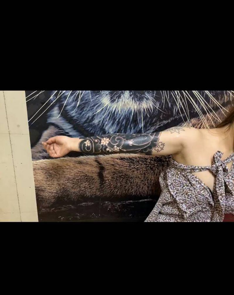 樱花臂纹身图片_老传统纹身图案