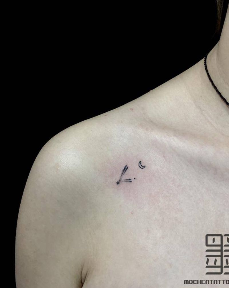 闺蜜纹身纹身图片_胸部几何纹身图案