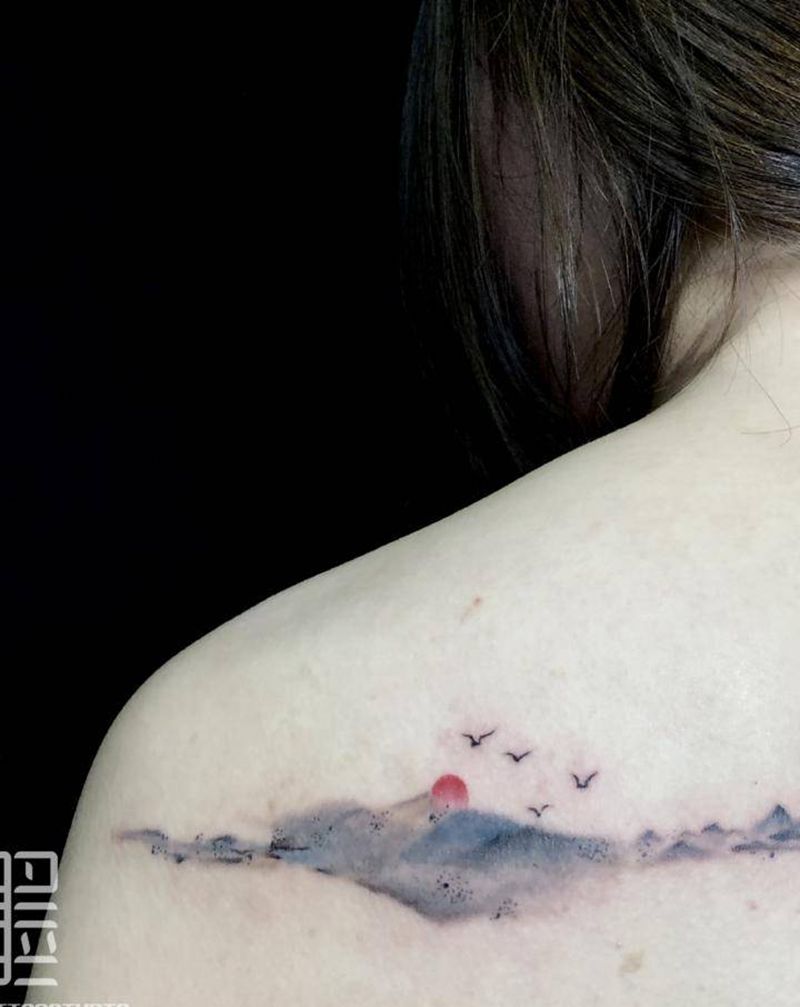 水墨风格纹身图片_背部水墨纹身图案