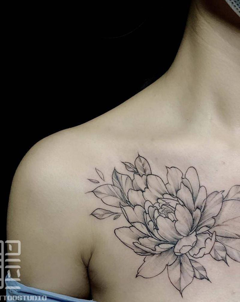 素花纹身图片_胸部点刺纹身图案