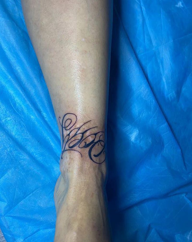 掩盖。客人一定要这个图纹身图片_花体字纹身图案