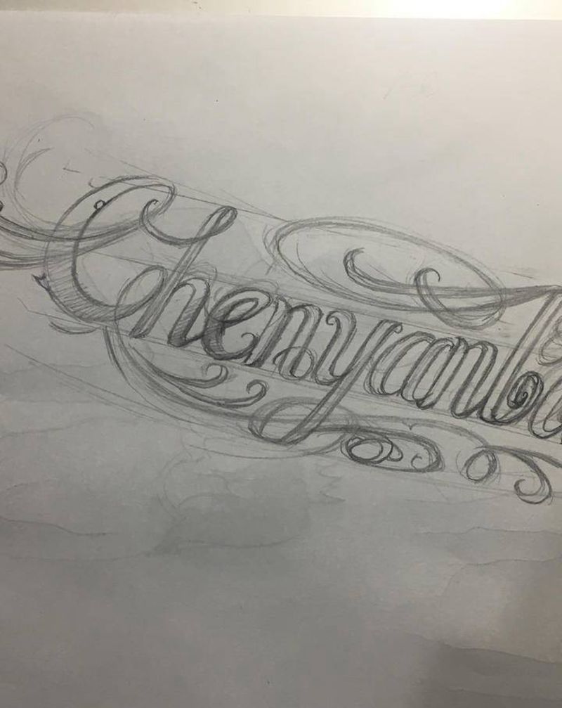 花体英文纹身图片_胸部花体字纹身图案