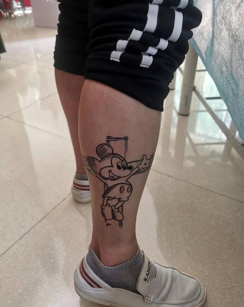米老鼠纹身图片_腿部纹身图案