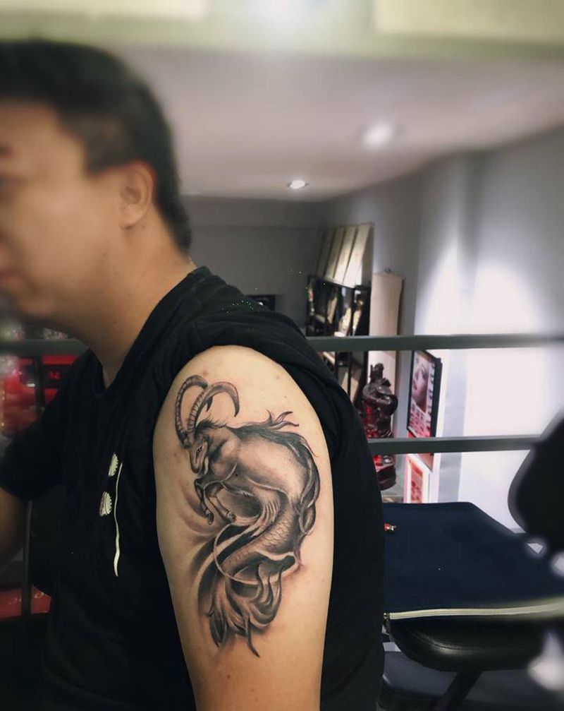 羊鱼纹身图片_臀部肩部纹身图案