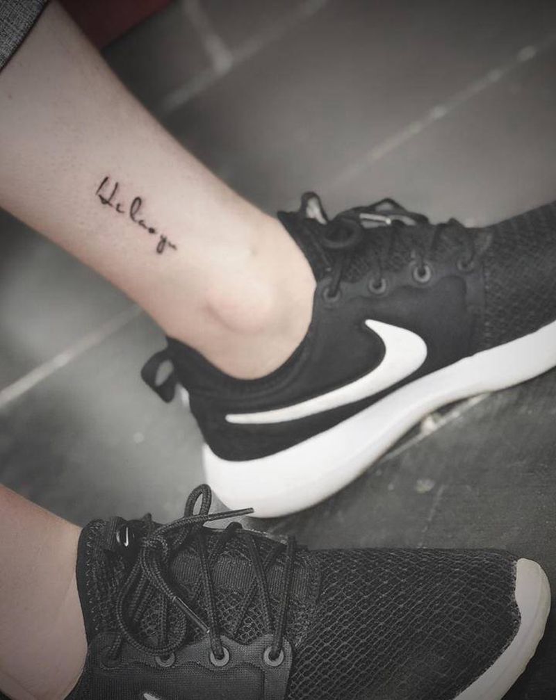 英文字体纹身图片_脚部花体字纹身图案