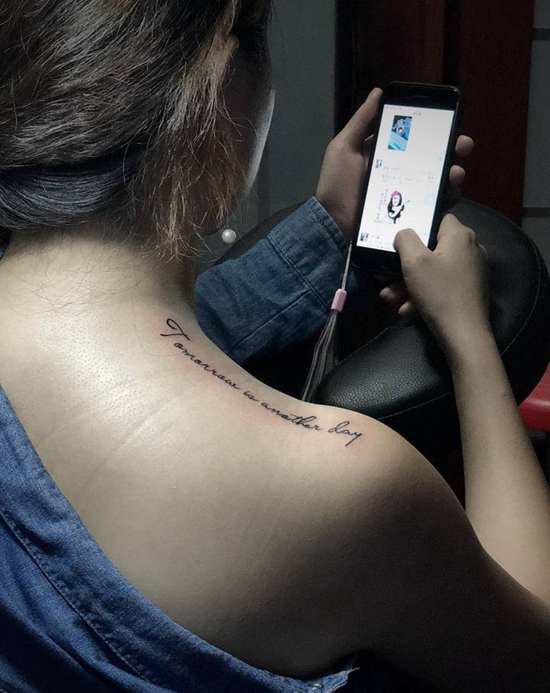 英文字体纹身图片_肩部花体字纹身图案