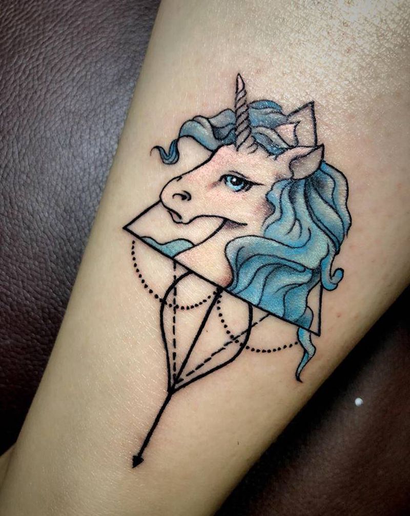 独角兽纹身图片_腿部水彩几何纹身图案