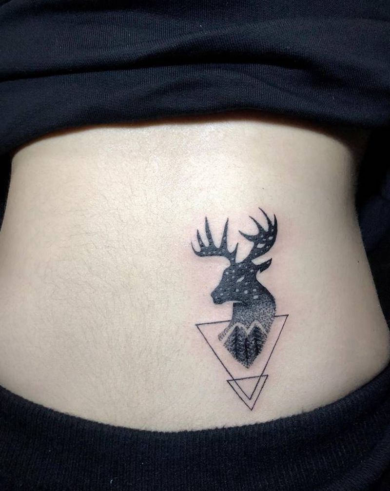 麋鹿纹身图片_腰部腿部几何点刺纹身图案