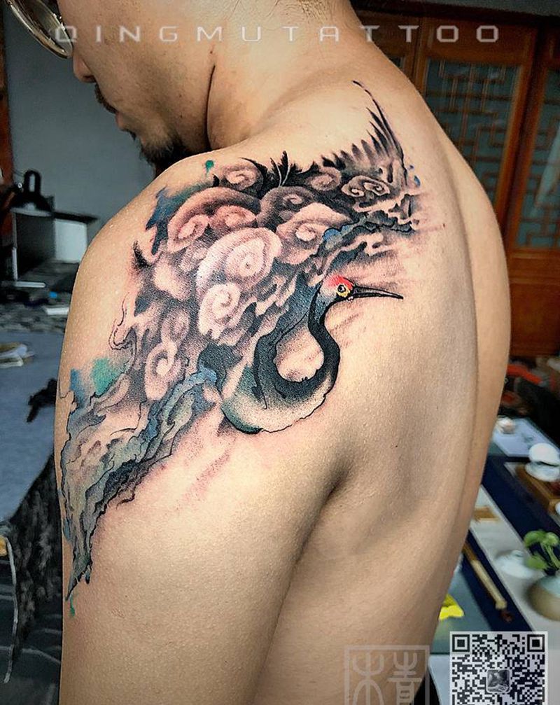 鹤舞祥云纹身图片_手臂肩部新传统水彩纹身图案