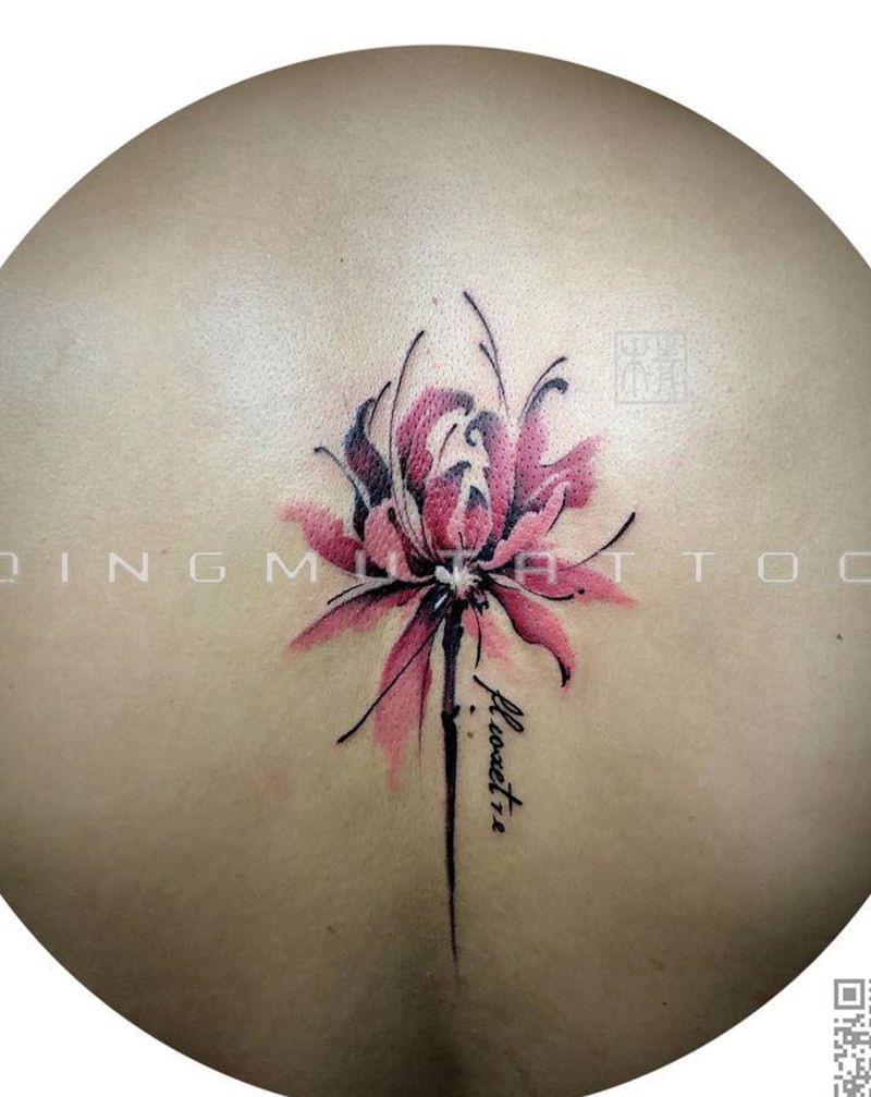 彼岸花纹身图片_背部水彩纹身图案