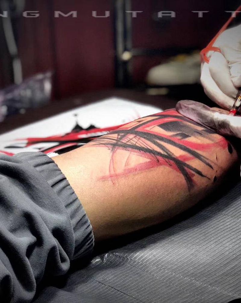 笔触纹身纹身图片_腿部水彩纹身图案