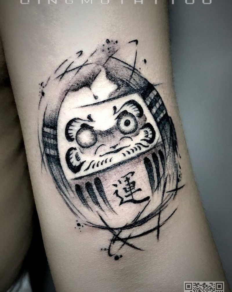 招财纳福达摩蛋纹身图片_手臂水墨纹身图案