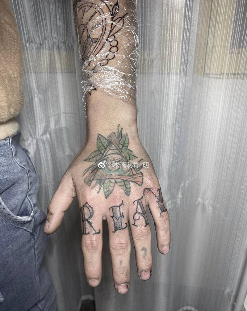 花体纹身图片_手部花体字花体纹身图案