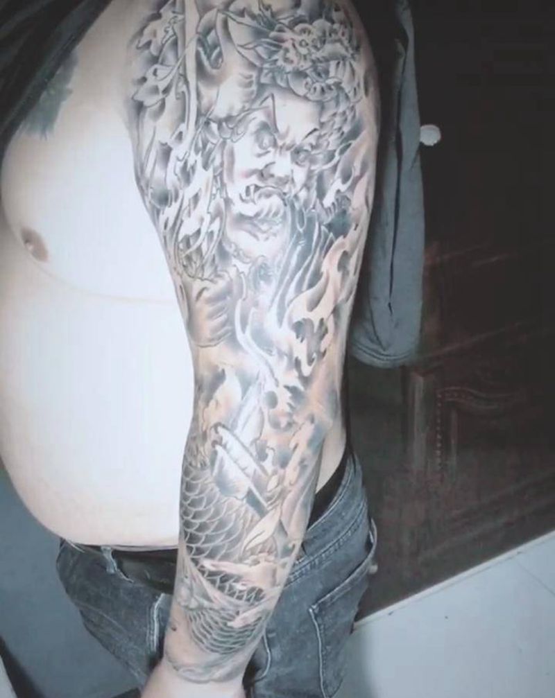 明王花臂纹身图片_手臂纹身图案