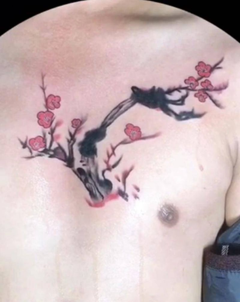 梅花纹身图片_胸部纹身图案