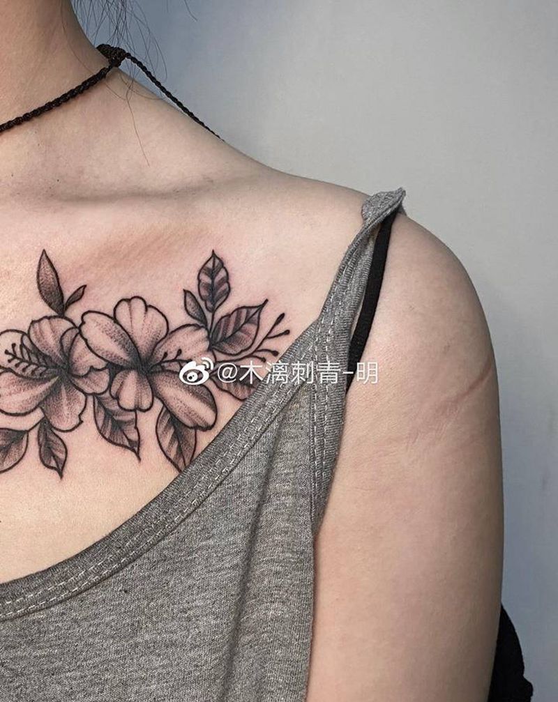 素花纹身图片_胸部点刺素花点臂纹身图案