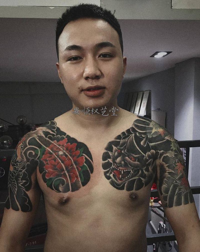 半甲纹身图片_胸部纹身图案