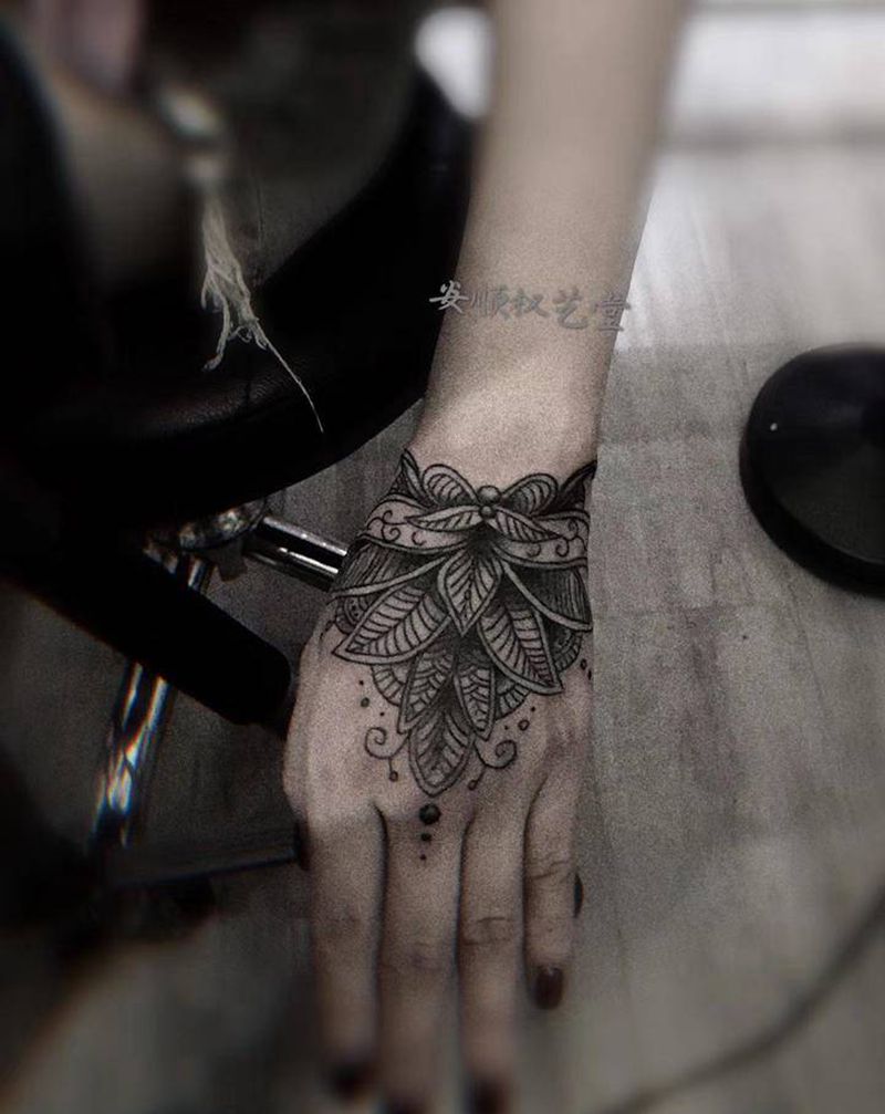 点风纹身图片_手部纹身图案
