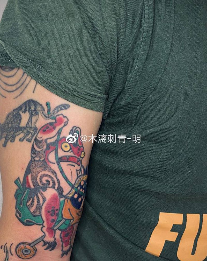 青蛙纹身图片_手臂新传统日式青蛙纹身图案