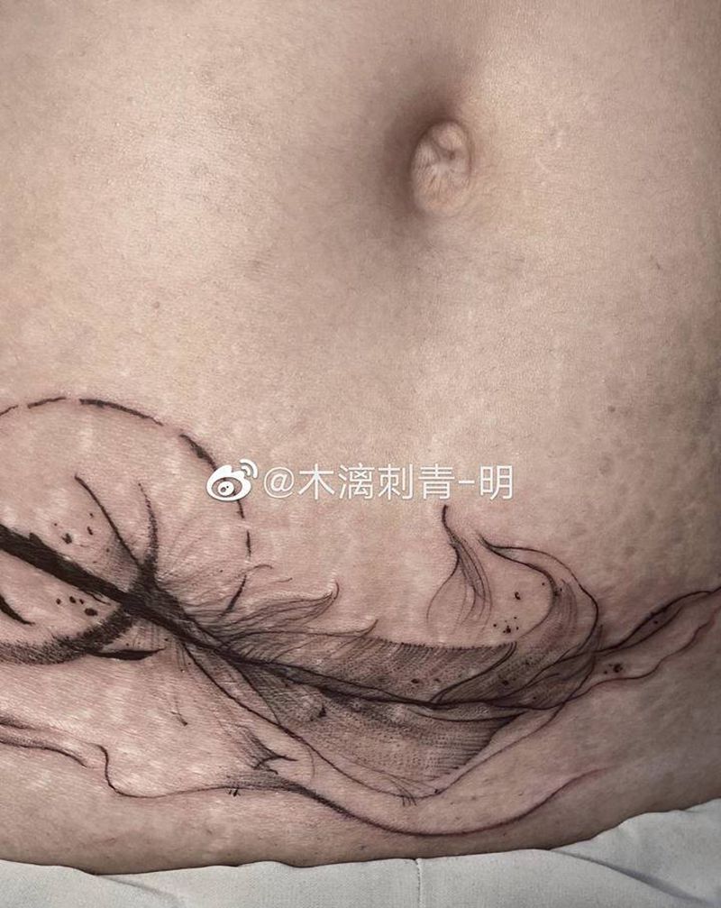 羽毛刨腹产疤痕遮盖纹身图片_腹部水墨羽毛纹身图案