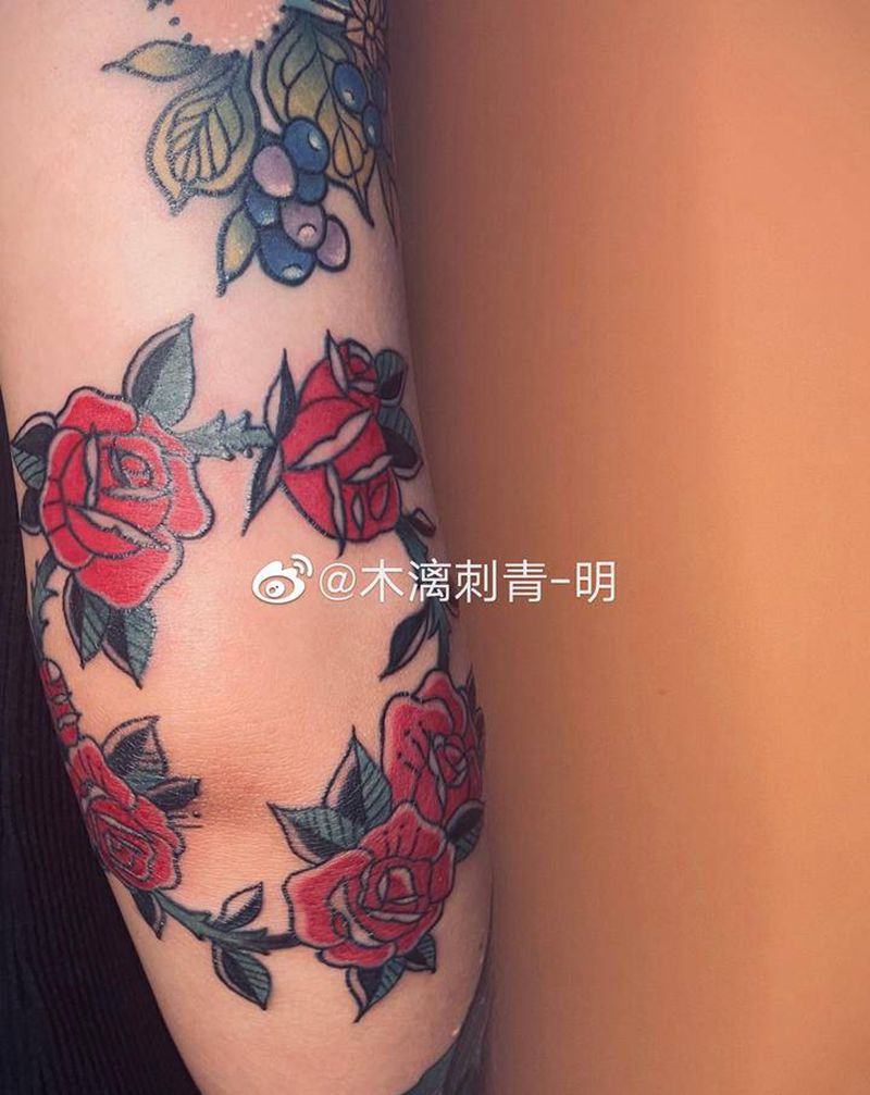 花环纹身图片_手臂Old School花环纹身图案