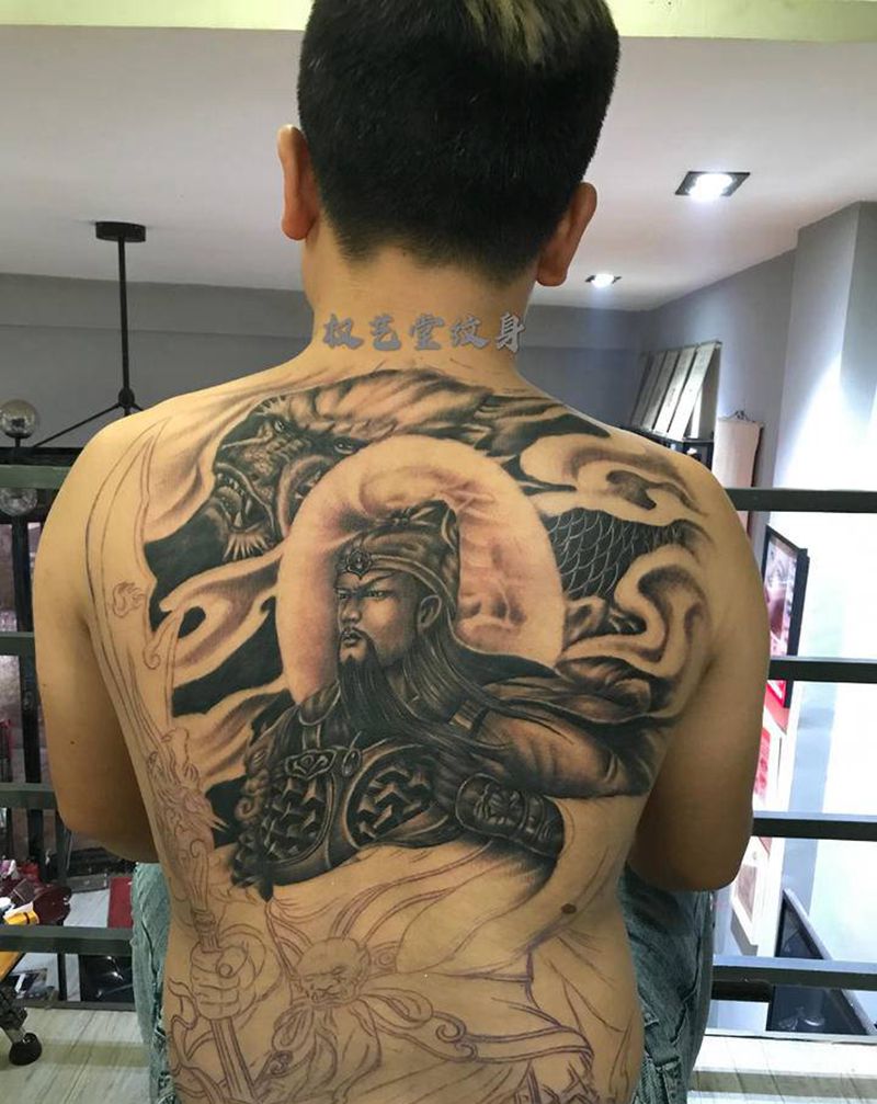 关羽纹身图片_背部纹身图案
