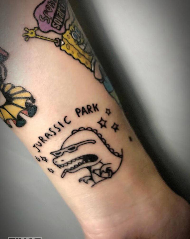 卡通小恐龙纹身图片_手臂纹身图案