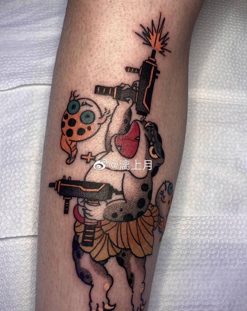 拿uzi的青蛙纹身图片_腿部点刺老传统青蛙纹身图案